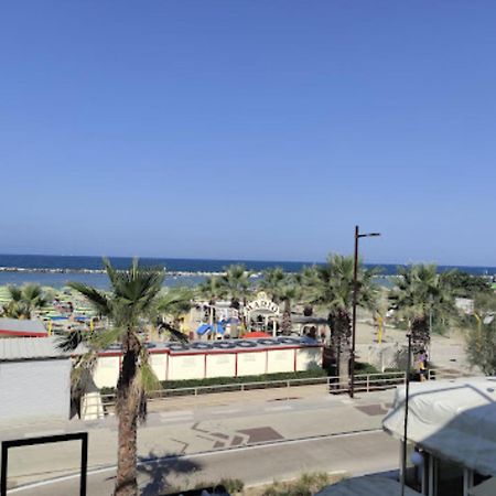 Hotel Bonaria Римини Экстерьер фото