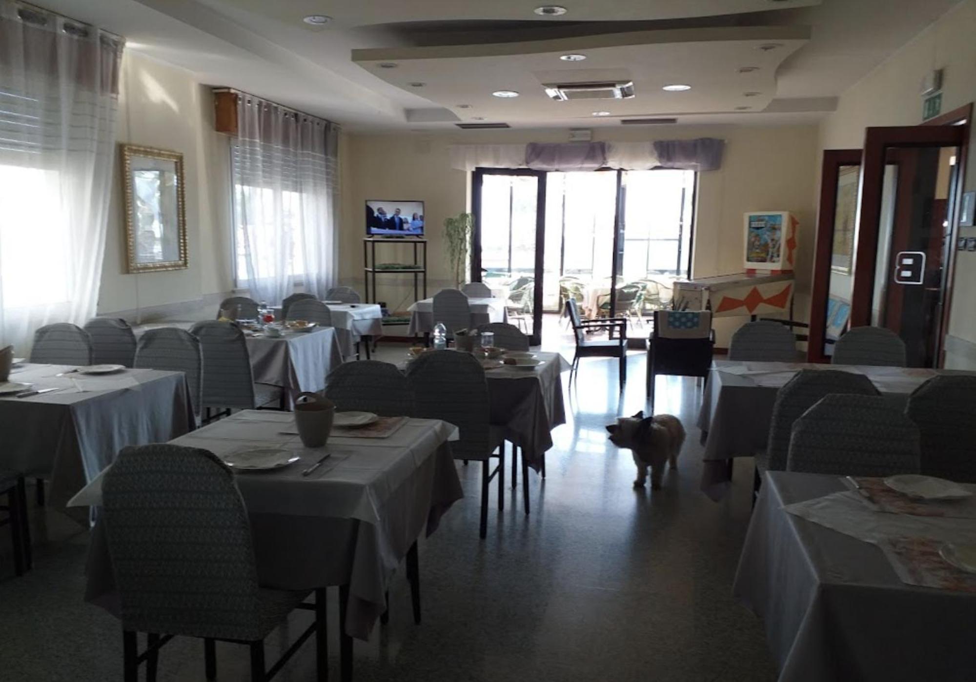 Hotel Bonaria Римини Экстерьер фото