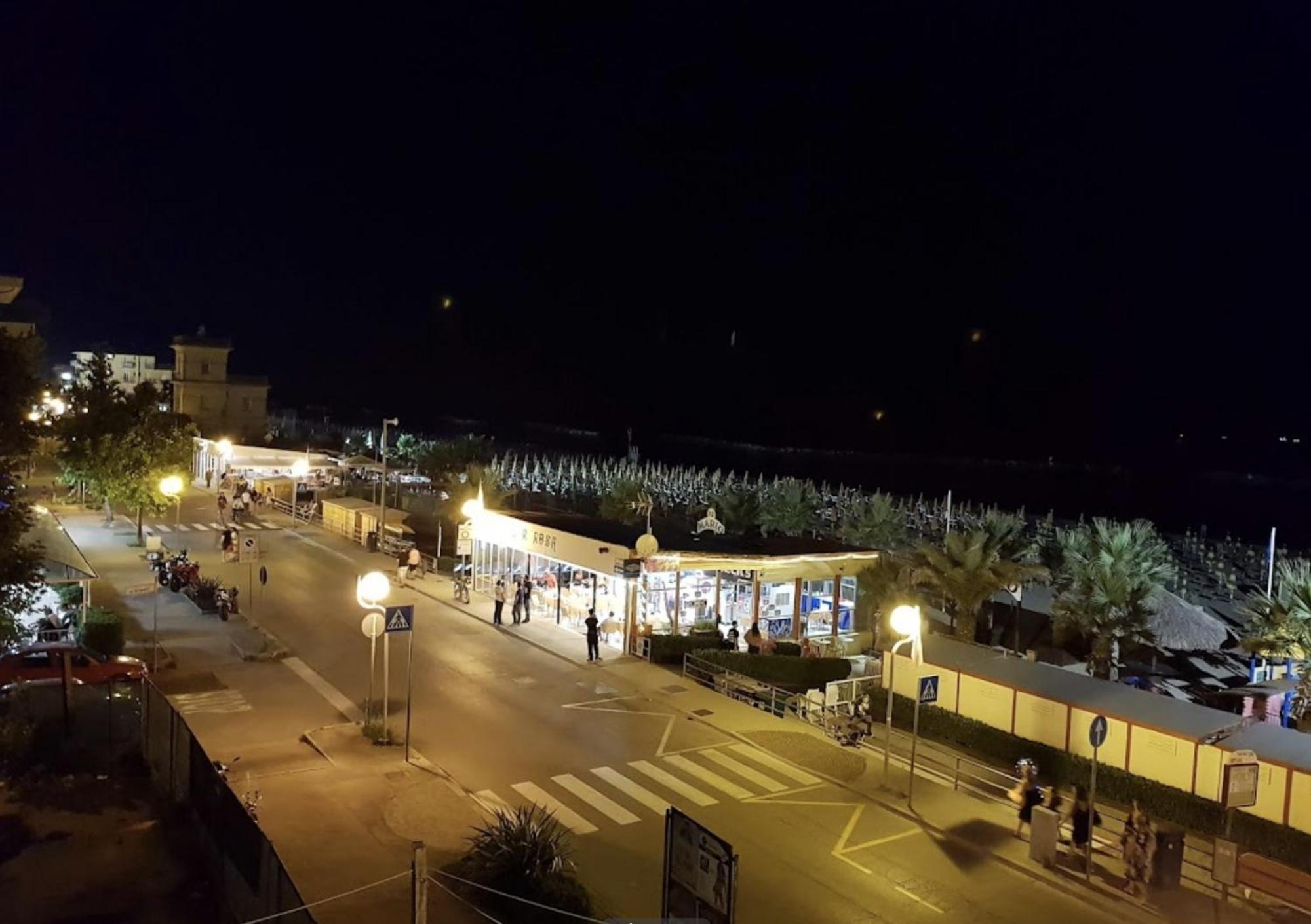 Hotel Bonaria Римини Экстерьер фото