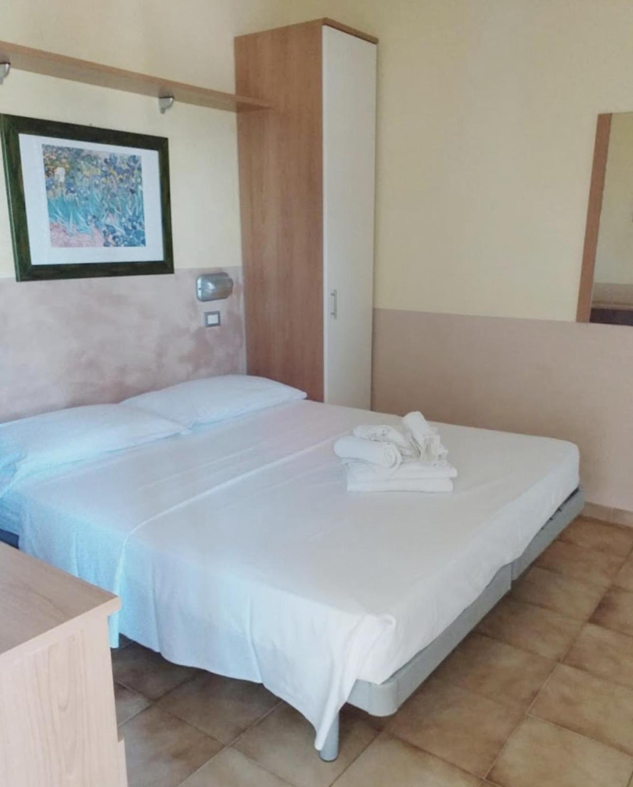 Hotel Bonaria Римини Экстерьер фото