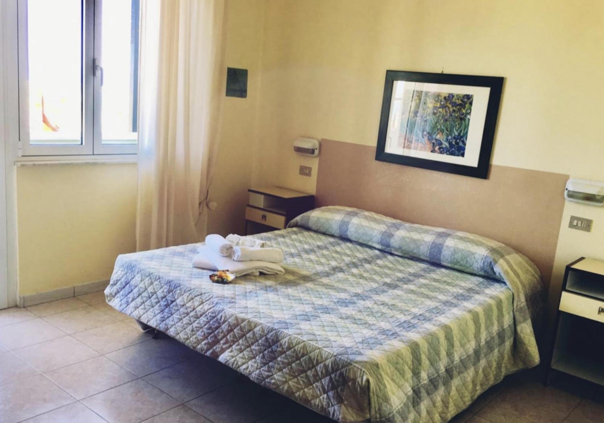 Hotel Bonaria Римини Экстерьер фото