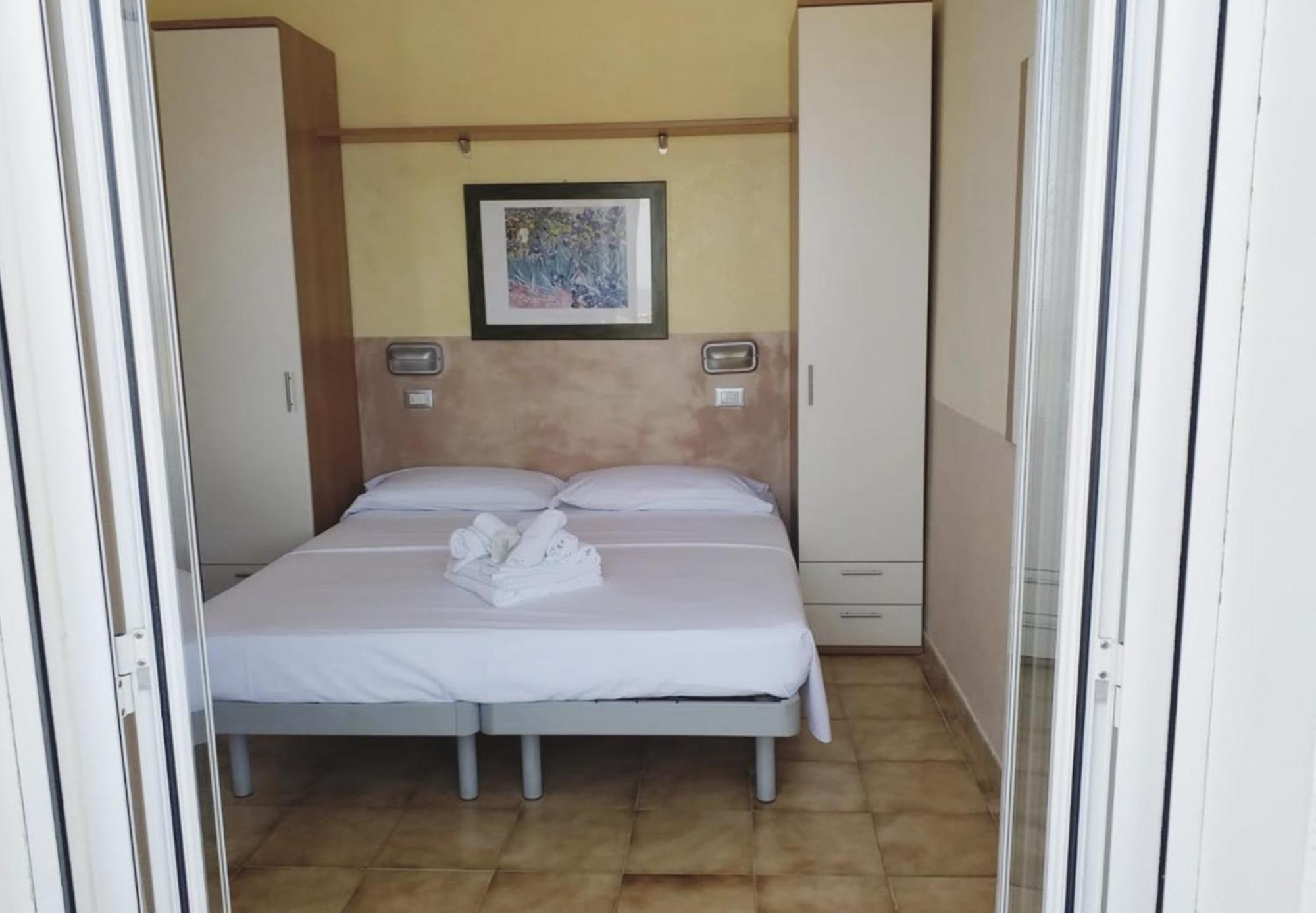 Hotel Bonaria Римини Экстерьер фото