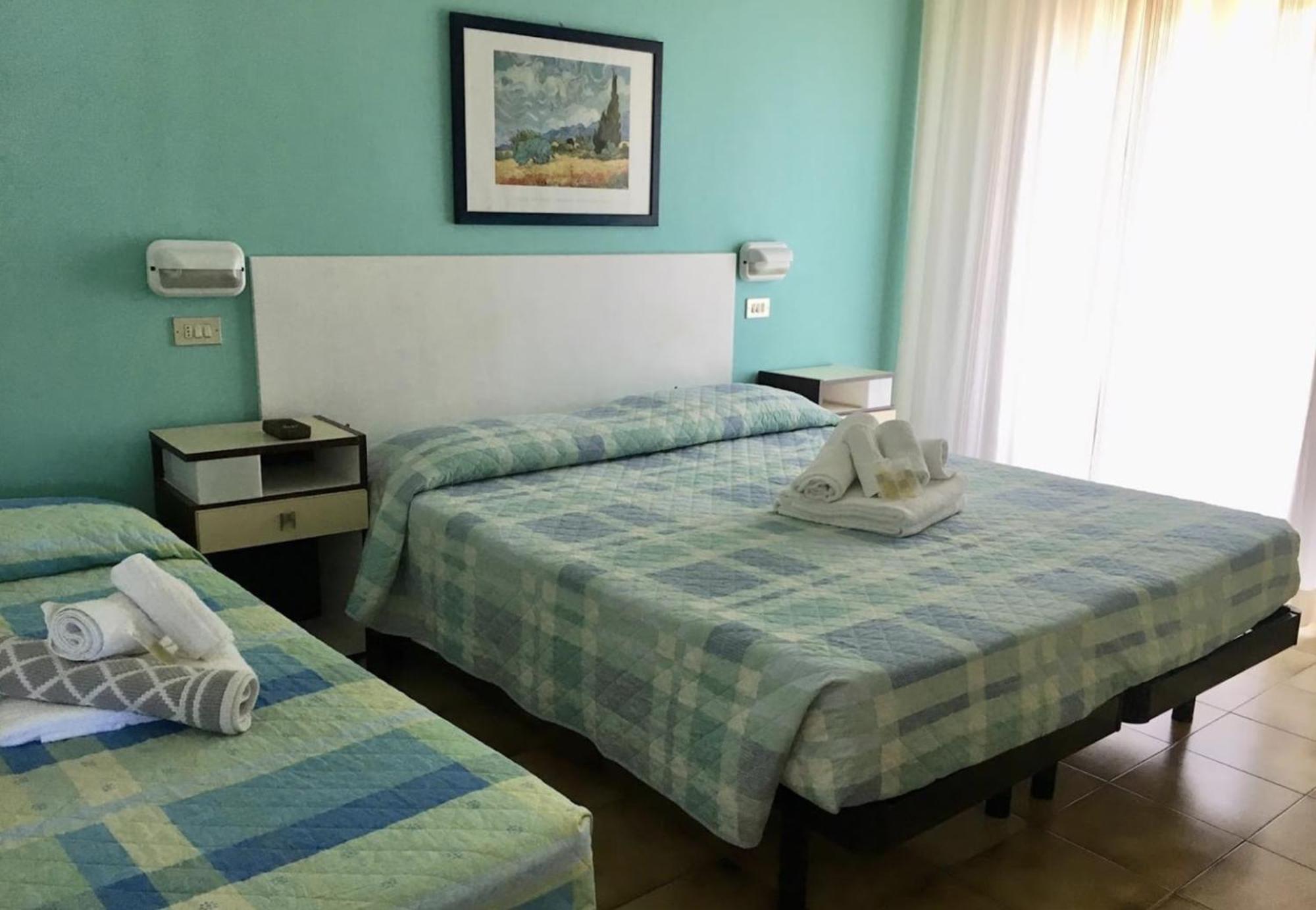 Hotel Bonaria Римини Экстерьер фото