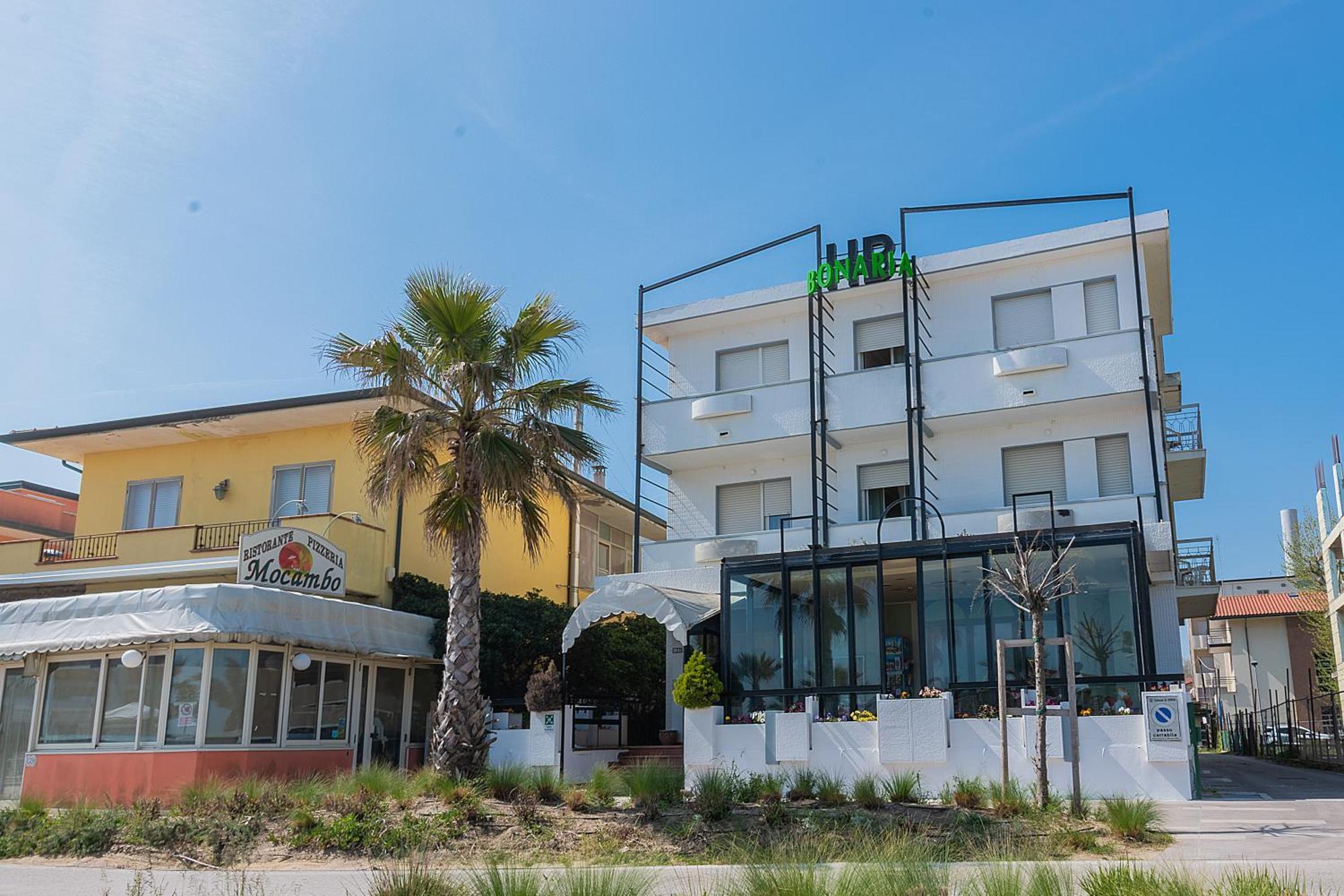 Hotel Bonaria Римини Экстерьер фото